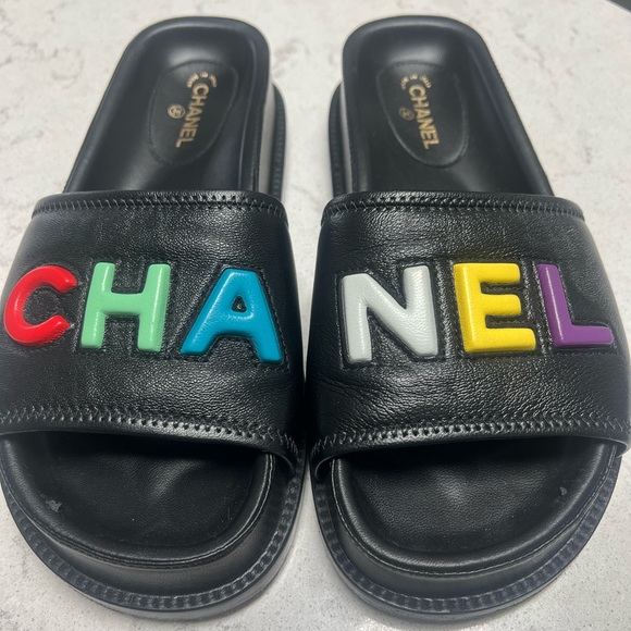 CHANEL lambskin slides - Picture 5 of 5